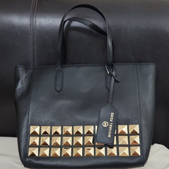 New! Gorgeous Black Michael Kors Black Tote with Gold Accents Studs - Picture 1 of 4